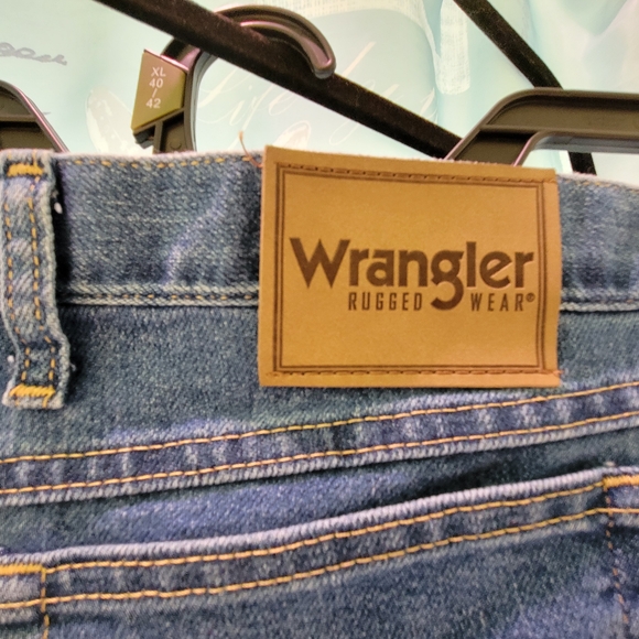 Plus Sized Wrangler Blue Jeans NWOT - Picture 1 of 8